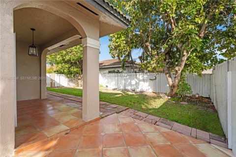 Casa en venta en Miami, Florida, 3 dormitorios, 138.61 m2 № 1984196 - foto 21