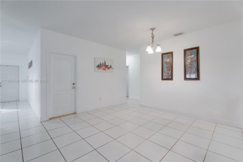 Casa en venta en Miami, Florida, 3 dormitorios, 138.61 m2 № 1984196 - foto 14