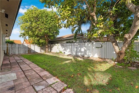 Casa en venta en Miami, Florida, 3 dormitorios, 138.61 m2 № 1984196 - foto 22