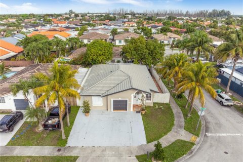 Casa en venta en Miami, Florida, 3 dormitorios, 138.61 m2 № 1984196 - foto 24