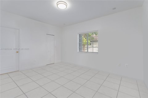 Casa en venta en Miami, Florida, 3 dormitorios, 138.61 m2 № 1984196 - foto 15