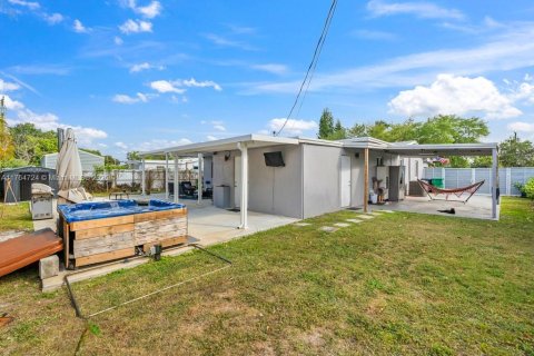 House in Miami, Florida 5 bedrooms, 137.5 sq.m. № 1691676 - photo 27