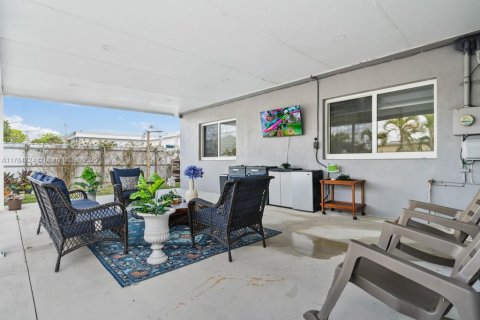 House in Miami, Florida 5 bedrooms, 137.5 sq.m. № 1691676 - photo 24