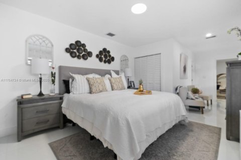 House in Miami, Florida 5 bedrooms, 137.5 sq.m. № 1691676 - photo 22