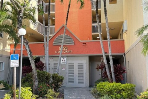 Condo in Doral, Florida, 1 bedroom  № 1957248 - photo 1