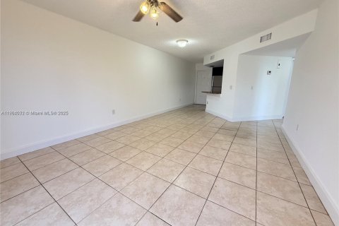 Condo in Doral, Florida, 1 bedroom  № 1957248 - photo 4