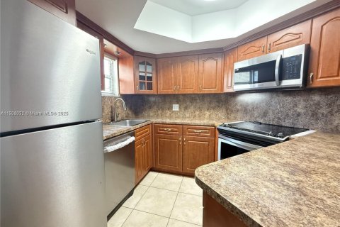 Condo in Doral, Florida, 1 bedroom  № 1957248 - photo 5