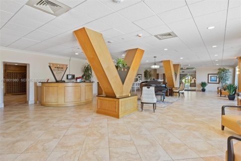 Condo in Pompano Beach, Florida, 2 bedrooms  № 1990467 - photo 2