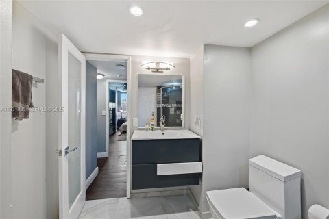 Condo in Pompano Beach, Florida, 2 bedrooms  № 1990467 - photo 17