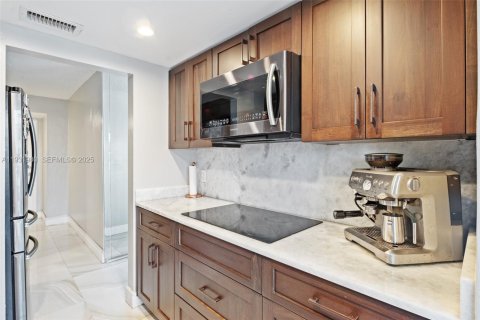 Condo in Pompano Beach, Florida, 2 bedrooms  № 1990467 - photo 6