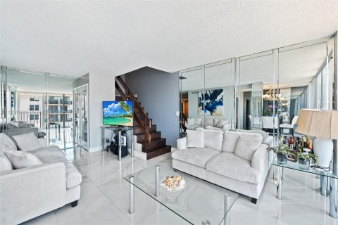 Condo in Pompano Beach, Florida, 2 bedrooms  № 1990467 - photo 9