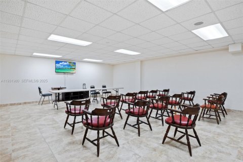 Condo in Pompano Beach, Florida, 2 bedrooms  № 1990467 - photo 29