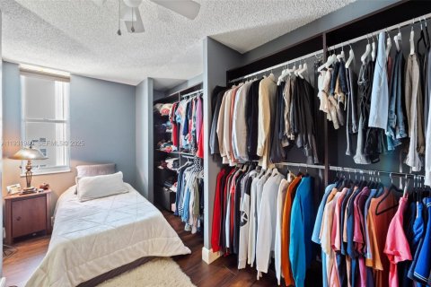 Condo in Pompano Beach, Florida, 2 bedrooms  № 1990467 - photo 20