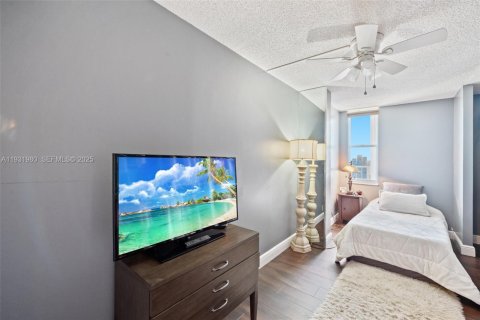 Condo in Pompano Beach, Florida, 2 bedrooms  № 1990467 - photo 19