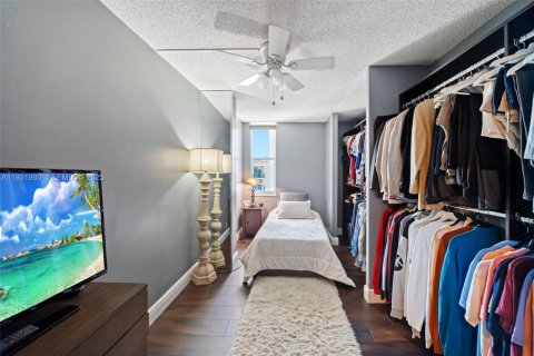 Condo in Pompano Beach, Florida, 2 bedrooms  № 1990467 - photo 18