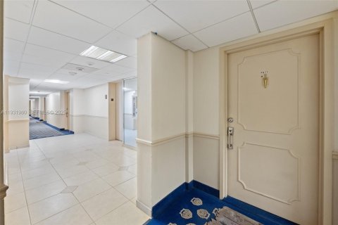 Condo in Pompano Beach, Florida, 2 bedrooms  № 1990467 - photo 3