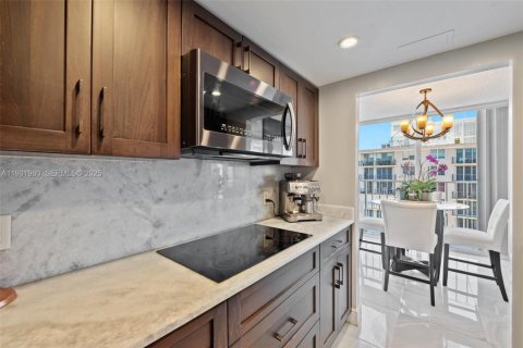 Condo in Pompano Beach, Florida, 2 bedrooms  № 1990467 - photo 4