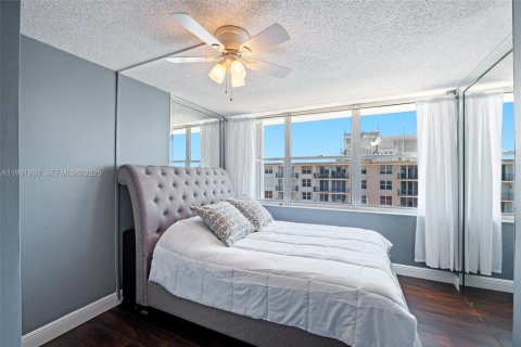 Condo in Pompano Beach, Florida, 2 bedrooms  № 1990467 - photo 13