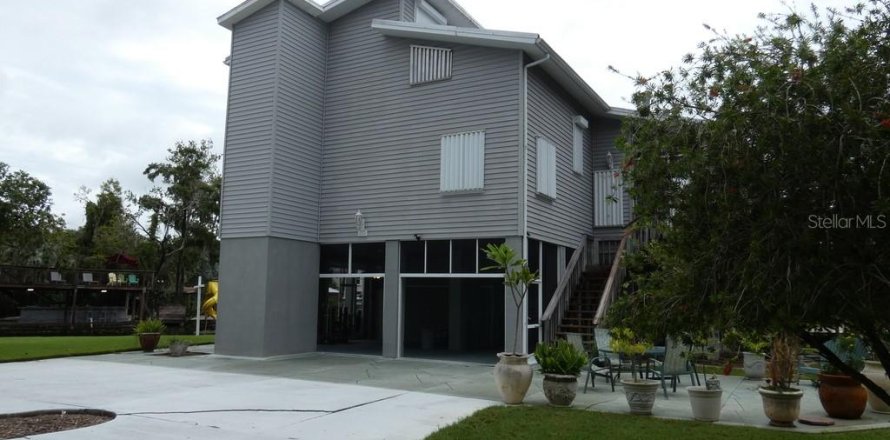 Casa en Weeki Wachee, Florida 3 dormitorios, 178.37 m2 № 1919074