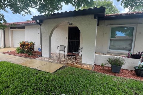 House in Port Richey, Florida 2 bedrooms, 128.86 sq.m. № 2306244