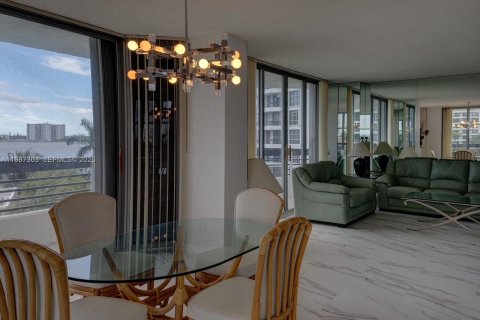 Купить кондоминиум в Авентура, Флорида 2 спальни, 125.7м2, № 2047757 - фото 7