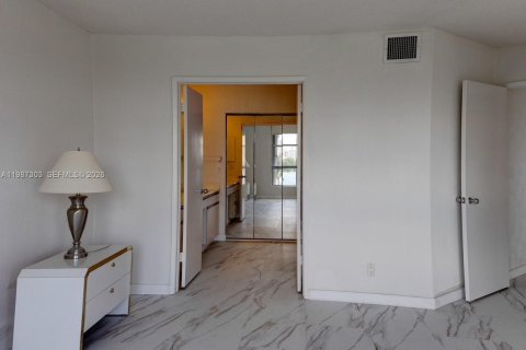 Купить кондоминиум в Авентура, Флорида 2 спальни, 125.7м2, № 2047757 - фото 11