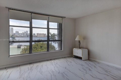 Купить кондоминиум в Авентура, Флорида 2 спальни, 125.7м2, № 2047757 - фото 10