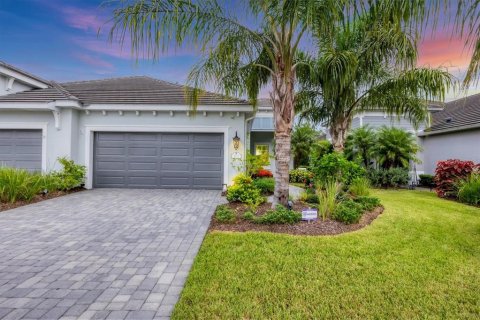House in Bradenton, Florida 2 bedrooms, 150.22 sq.m. № 1837908 - photo 1