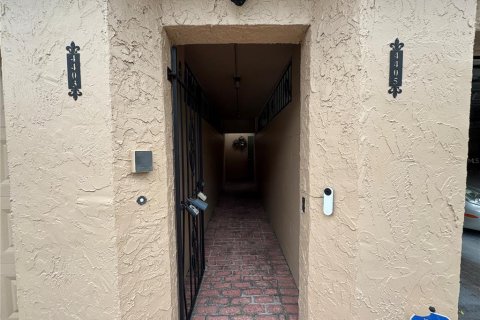 Condo in Tampa, Florida, 2 bedrooms  № 1848573 - photo 16