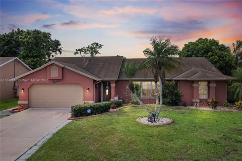 House in Port St. Lucie, Florida 3 bedrooms, 168.43 sq.m. № 1847685 - photo 2