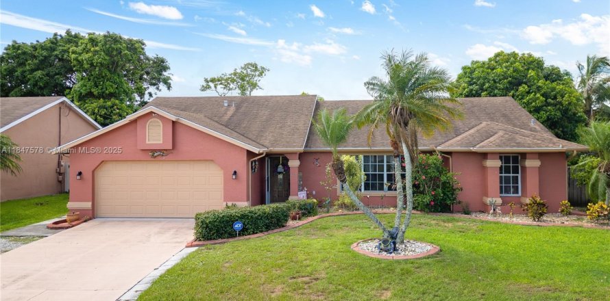House in Port St. Lucie, Florida 3 bedrooms, 168.43 sq.m. № 1847685