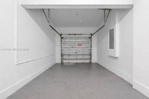 Townhouse in Miami, Florida 4 bedrooms, 194.82 sq.m. № 2003244 - photo 20