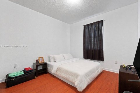 Townhouse in Miami, Florida 4 bedrooms, 194.82 sq.m. № 2003244 - photo 17