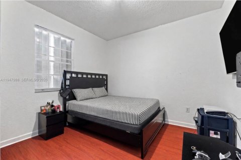 Townhouse in Miami, Florida 4 bedrooms, 194.82 sq.m. № 2003244 - photo 19