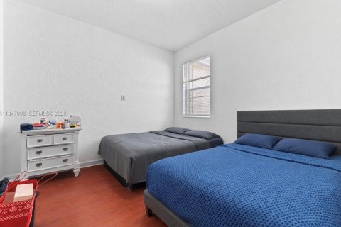 Townhouse in Miami, Florida 4 bedrooms, 194.82 sq.m. № 2003244 - photo 16