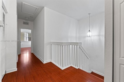 Townhouse in Miami, Florida 4 bedrooms, 194.82 sq.m. № 2003244 - photo 13