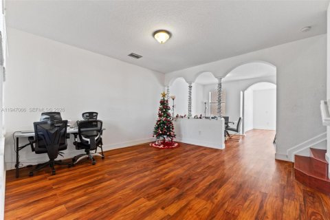 Townhouse in Miami, Florida 4 bedrooms, 194.82 sq.m. № 2003244 - photo 2