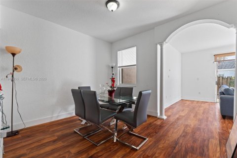 Townhouse in Miami, Florida 4 bedrooms, 194.82 sq.m. № 2003244 - photo 4