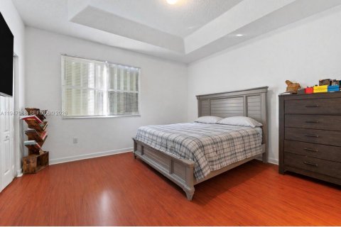 Townhouse in Miami, Florida 4 bedrooms, 194.82 sq.m. № 2003244 - photo 14