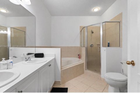 Townhouse in Miami, Florida 4 bedrooms, 194.82 sq.m. № 2003244 - photo 15