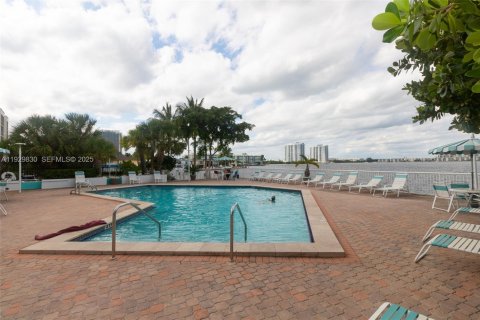 Condominio en alquiler en North Miami Beach, Florida, 1 dormitorio, 73.39 m2 № 1989379 - foto 21