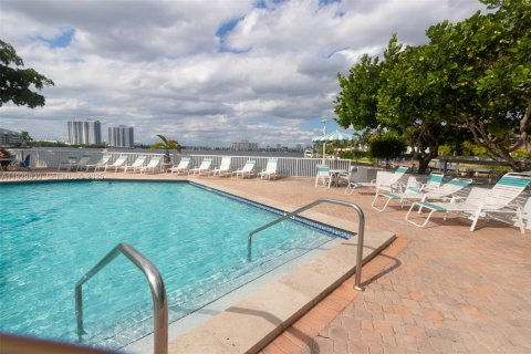 Condominio en alquiler en North Miami Beach, Florida, 1 dormitorio, 73.39 m2 № 1989379 - foto 19
