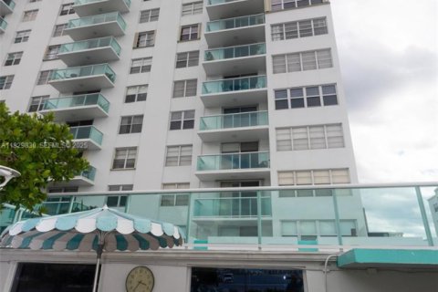 Condominio en alquiler en North Miami Beach, Florida, 1 dormitorio, 73.39 m2 № 1989379 - foto 23