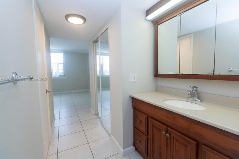 Condominio en alquiler en North Miami Beach, Florida, 1 dormitorio, 73.39 m2 № 1989379 - foto 10