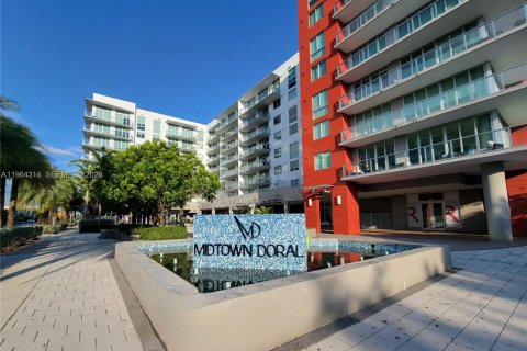 Condominio en Doral, Florida, 1 dormitorio  № 2026764
