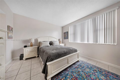 Condo in Hollywood, Florida, 1 bedroom  № 1814013 - photo 13