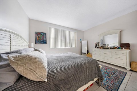 Condo in Hollywood, Florida, 1 bedroom  № 1814013 - photo 14