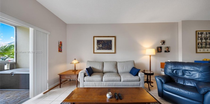 Condo in Hollywood, Florida, 1 bedroom № 1814013