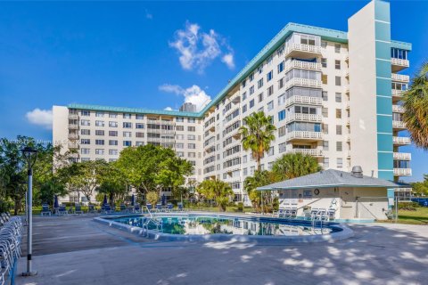 Condo in Hollywood, Florida, 1 bedroom  № 1814013 - photo 27
