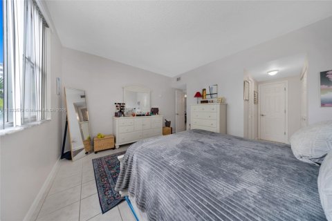 Condo in Hollywood, Florida, 1 bedroom  № 1814013 - photo 15